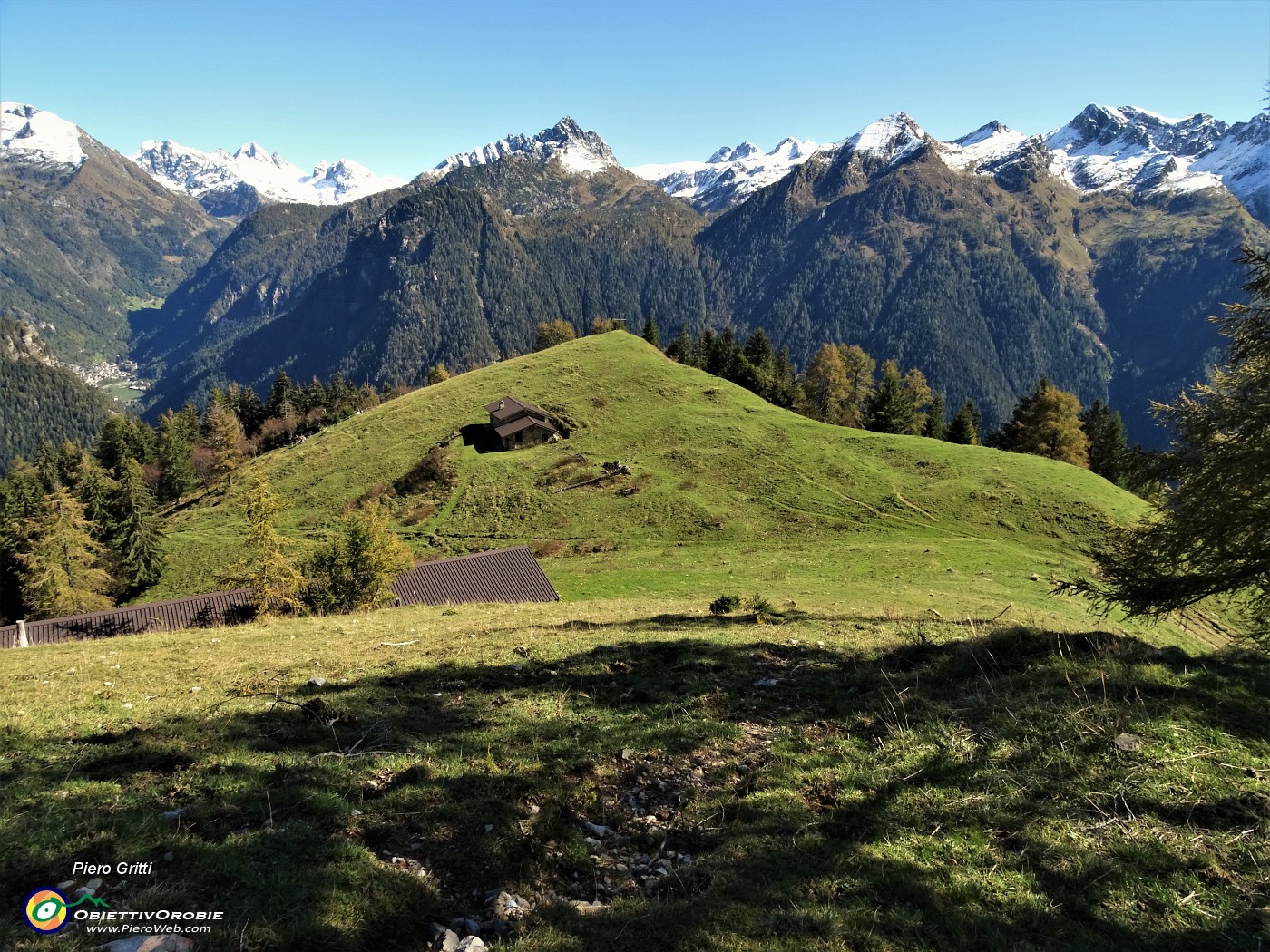 51 Dal sent. 118 sguardo indietro sul Monte Colle e la sua Casera.JPG